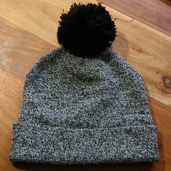 Toronto Raptors winter hat - Picture 2 of 4